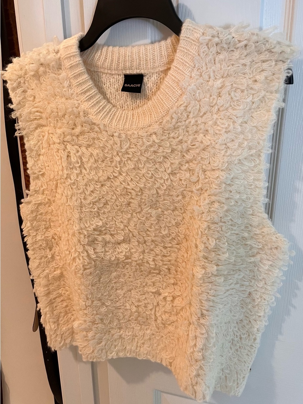 SAACHI Cream Loop-Texture Sleeveless Crewneck Sweater Vest